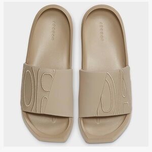 Women’s Air Jordans Nola Khaki Tan Slide Slippers Sandals Size 10